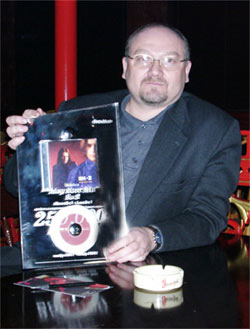 Сертификат БИ-2 за альбом "Мяу Кисс Ми"
